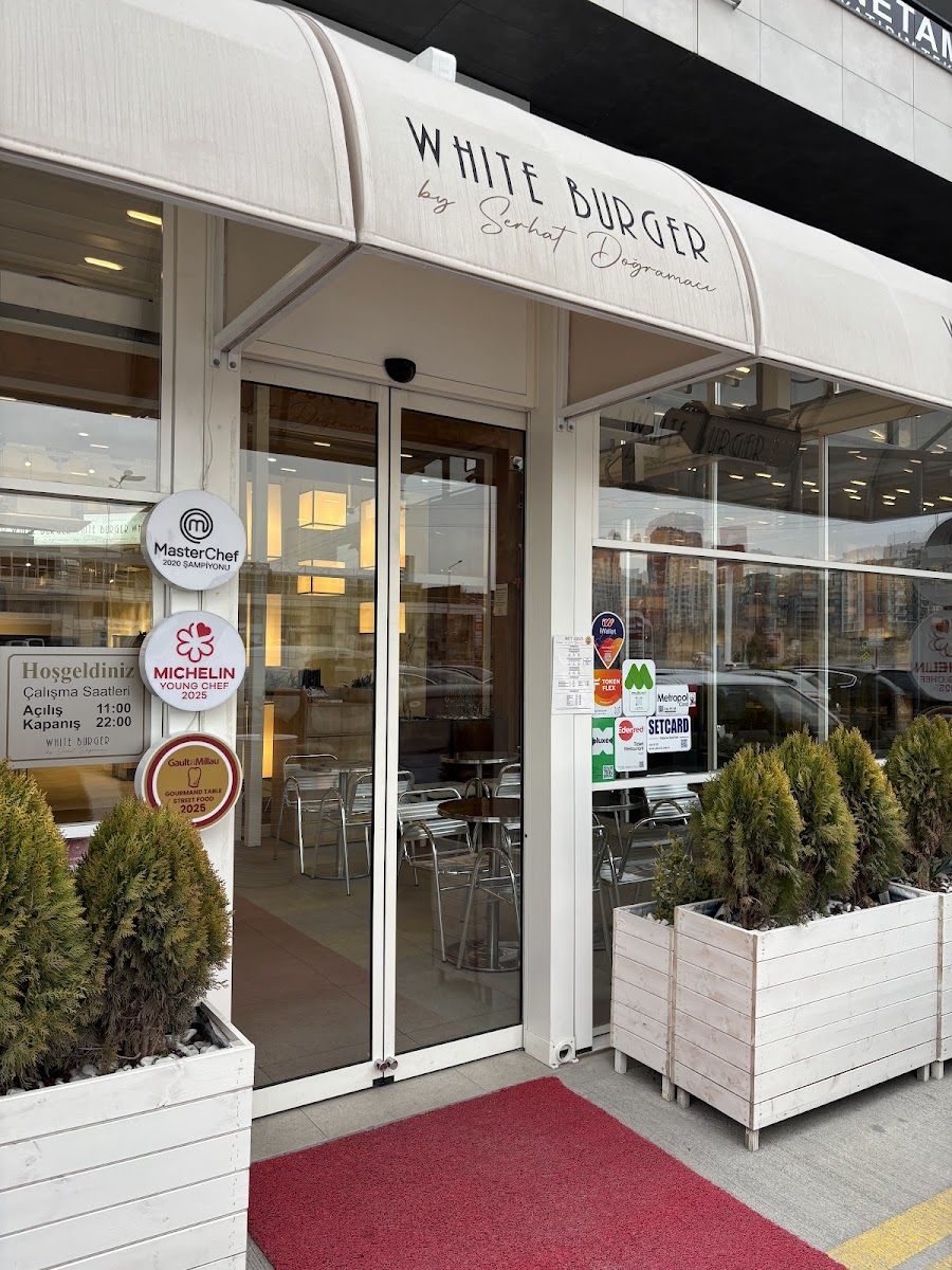 White Burger By Serhat Doğramacı Ankara Yenimahalle — fotoğraf 1