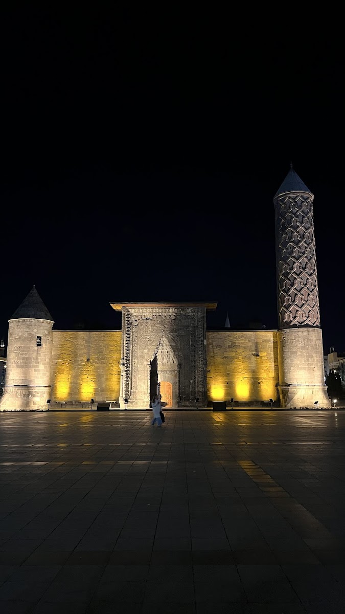 Yakutiye Medresesi — fotoğraf 2