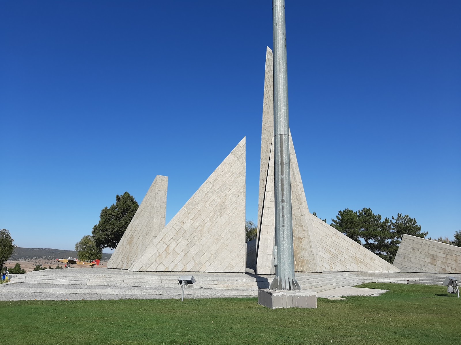 Zafer Anıtı — fotoğraf 1