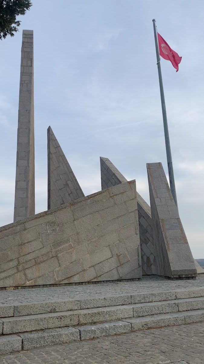 Zafer Anıtı — fotoğraf 3