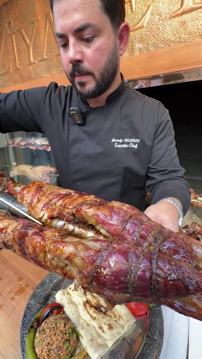 Ziyafet kuzu çevirme İstanbul- restaurant — fotoğraf 4