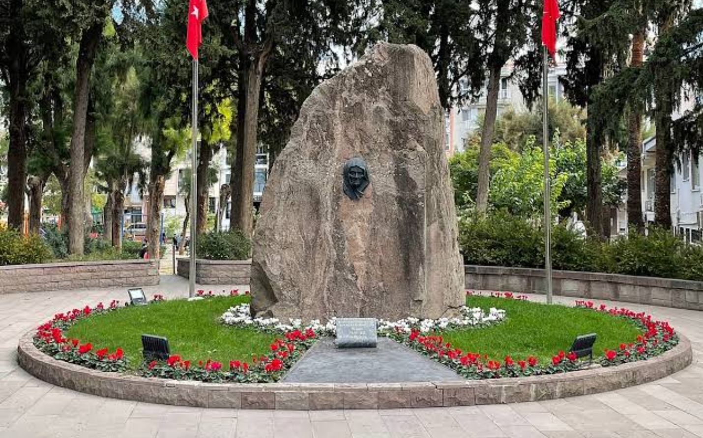 Zübeyde Hanım Anıt Mezarı — fotoğraf 1